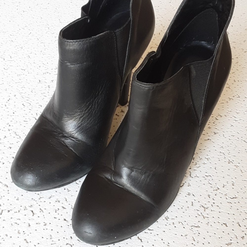 Shoes - Picture 3 of 3